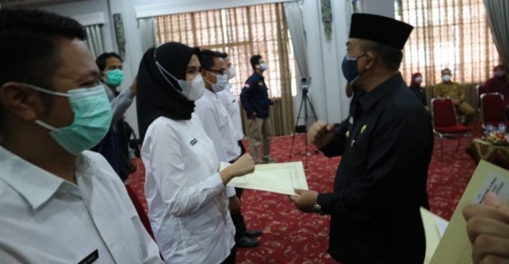 215 Pegawai di Lingkungan Pemkot Cirebon Dapat SK CPNS, Begini Pesan Wali Kota Azis
