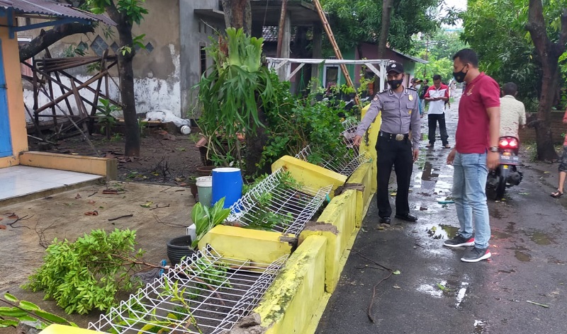 Puluhan Rumah di Lemahabang Rusak Diterjang Angin Kencang