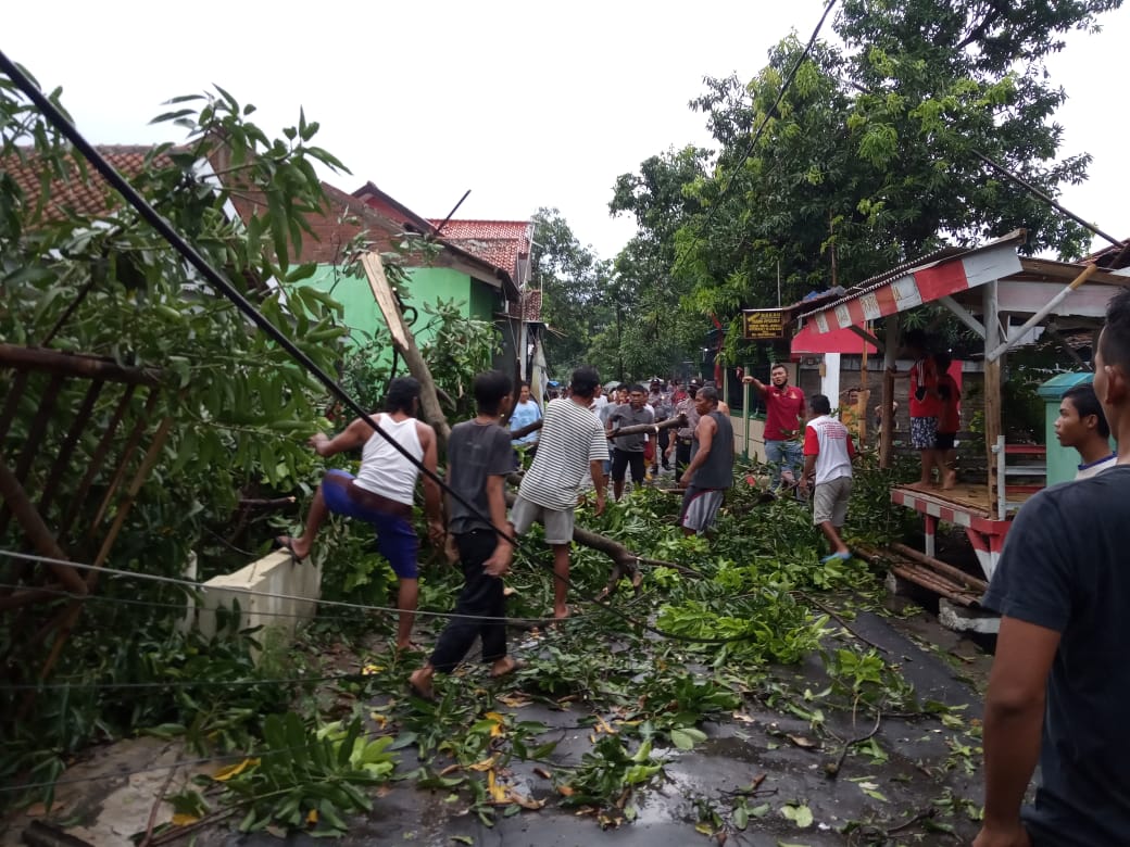 Puting Beliung Juga Terjang Kecamatan Karangsembung