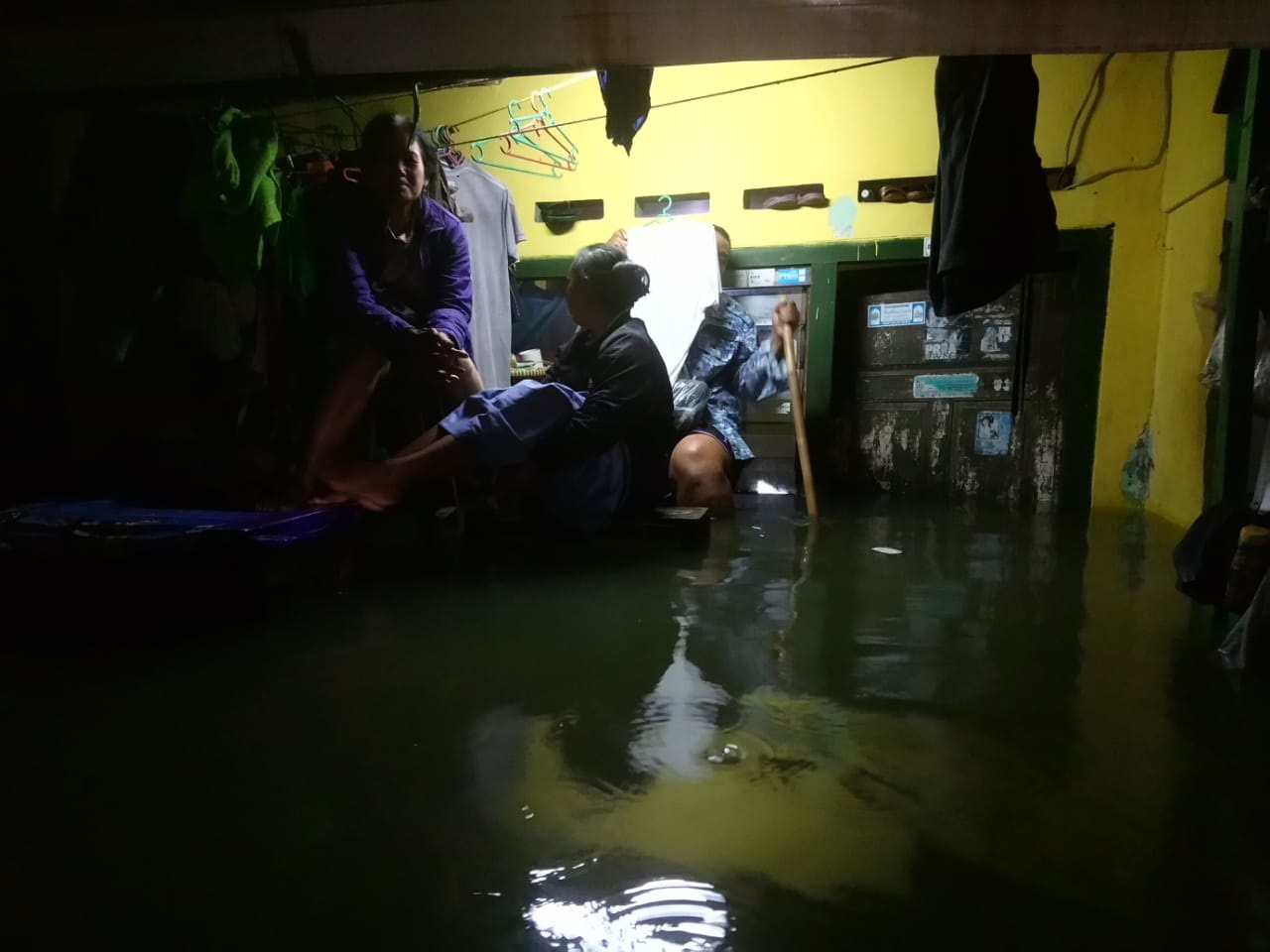 Yang Luput dari Banjir Semalam, saat Warga di Pecilon Berlindung dari Air Setinggi Leher