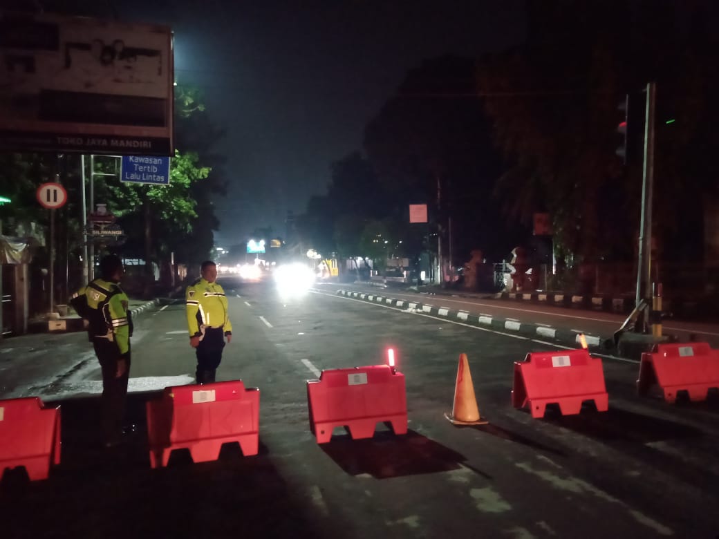 Jalan Kota Cirebon Mulai Ditutup, Pengendara Cari Jalur Tikus ke Pusat Kota