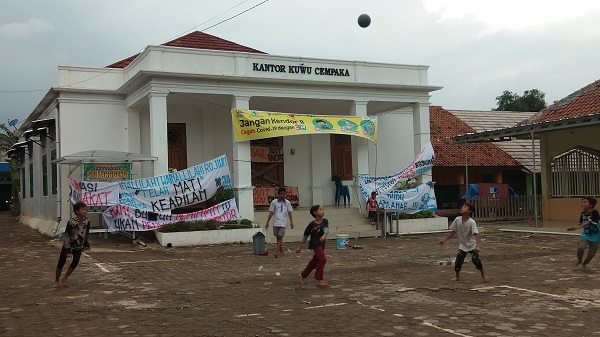 Gara-gara Ini, Balai Desa Cempaka Disegel Warga