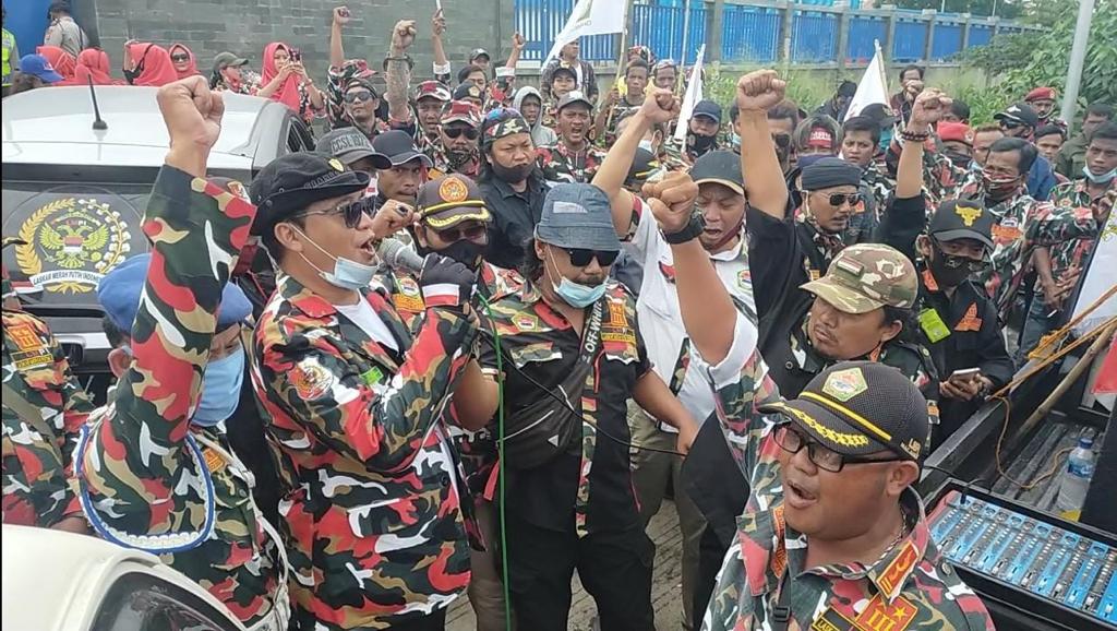 Gegara Uang Pembangunan Pabrik Belum Dibayar,Demo