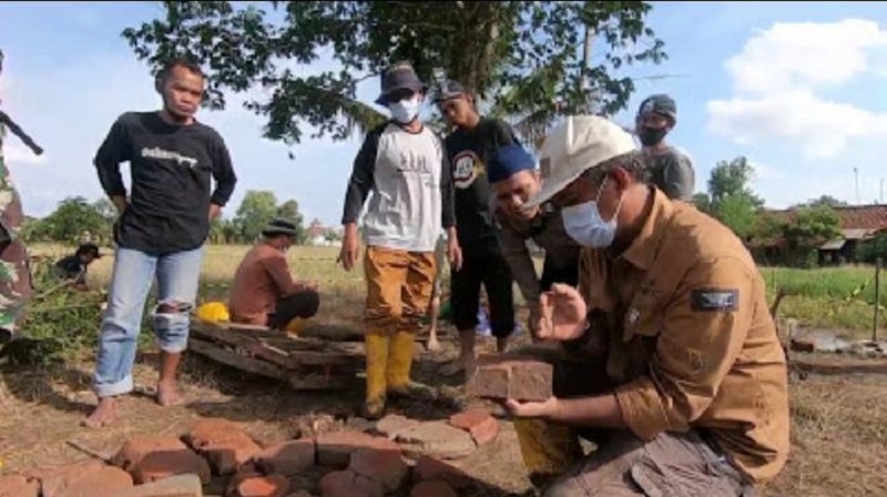 Ada Struktur Mirip Candi di Indramayu, Tapi Sayangnya…