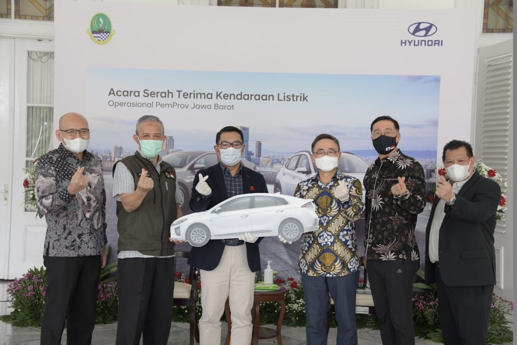 Resmi untuk Dinas, Jabar Gunakan Mobil Listrik dari Hyundai