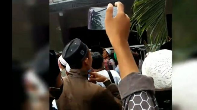 Rumah Ibu Mahfud MD Didatangi Massa, FPI: Jangan Dikaitkan dengan Kami