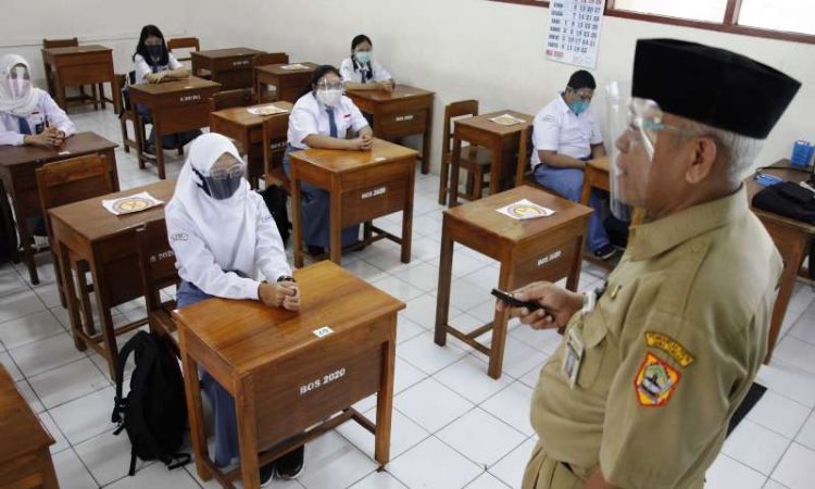 Nekat, Disdik Jabar Buka Sekolah Januari 2021