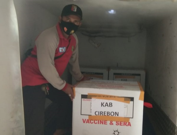 Video, Detik-detik Vaksin Covid-19 Tiba di Kota Cirebon
