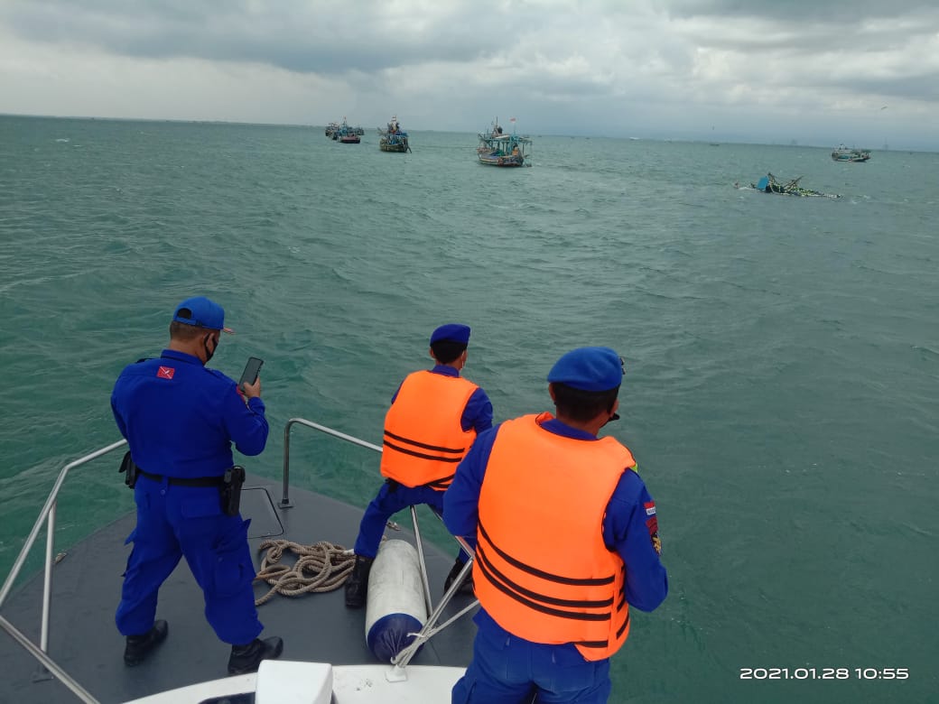 Pencarian Nelayan Tenggelam di Laut Cirebon Terkendala Cuaca dan Gelombang Tinggi