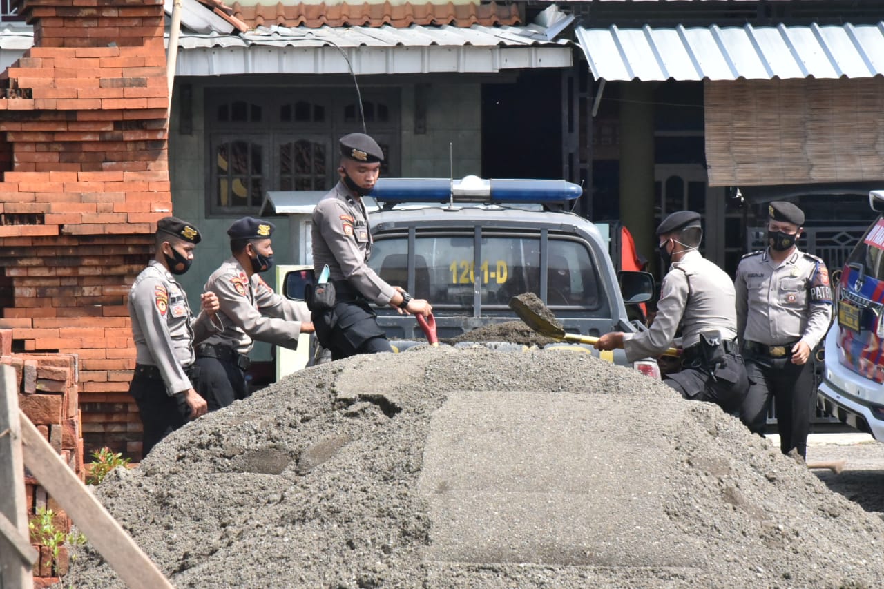 Bantu Korban Puting Beliung, Polresta Cirebon Terjunkan Puluhan Personel