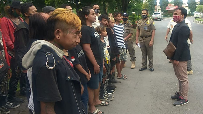 Satpol PP Kabupaten Cirebon Tertibkan Anak Jalanan Minta-minta Sumbangan untuk Korban Bencana