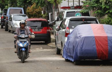Di Indonesia Punya Mobil Tapi Tak Punya Garasi