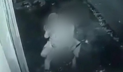 Gelap-gelapan, Sepasang Remaja “Begituan” di Atas Motor Terekam CCTV