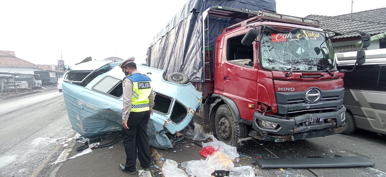 Pagi Ini, Kecelakaan Beruntun Tegal Gubug, Truk Tronton, Angkot, Mobil Boks dan Minibus