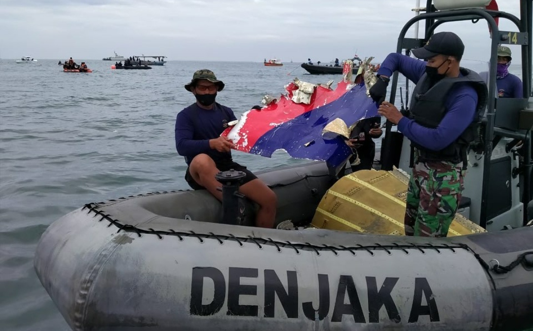 Penampakan Serpihan Body Pesawat Diduga Sriwijaya Air SJ 182, Ditemukan di Kedalaman 16 Meter