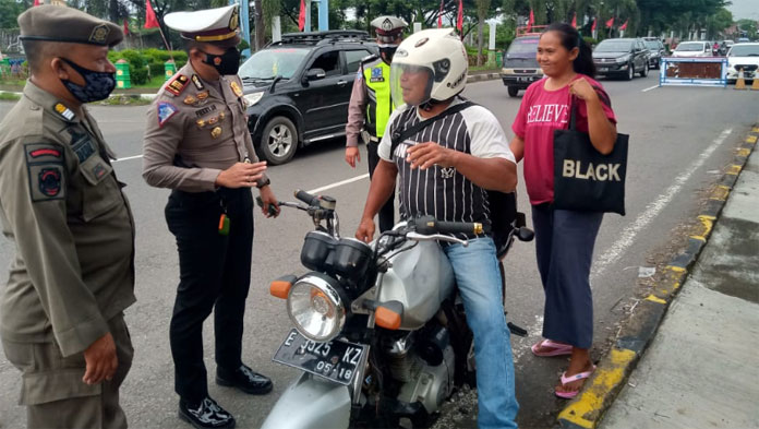 Tekan Covid-19 di Kabupaten Cirebon, Polisi Lakukan Penyekatan di Titik Perbatasan selama PPKM