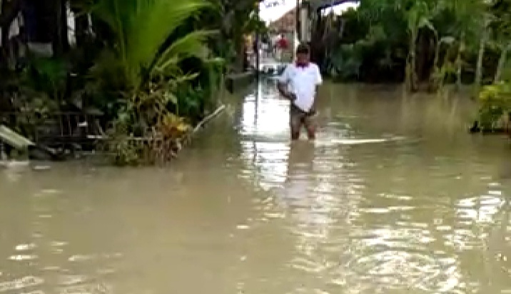 Kondisi Terbaru Banjir Panguragan, Ketinggian Air Masih Selutut Orang Dewasa