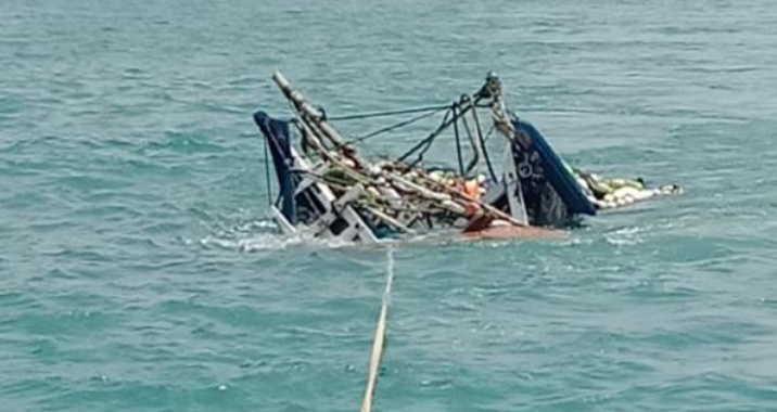 Perahu Nelayan BRS Utama Pantura dengan 14 ABK Terbalik di Perairan Cirebon, 1 Orang Hilang