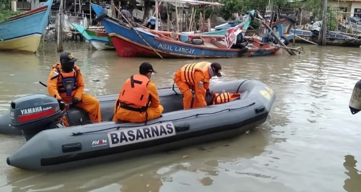 Cuaca Ekstrem Hambat Pencarian ABK BRS Utama Pantura yang Hilang di Perairan Cirebon