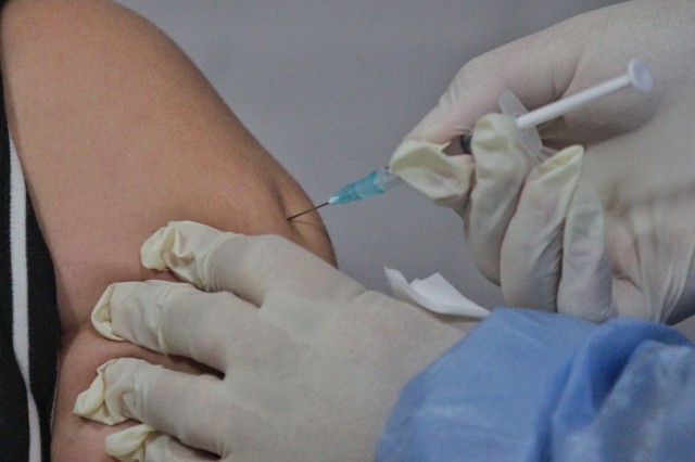 Dinkes Jabar: Cakupan Vaksinasi Booster Nakes di Jawa Barat Capai 97,7 Persen