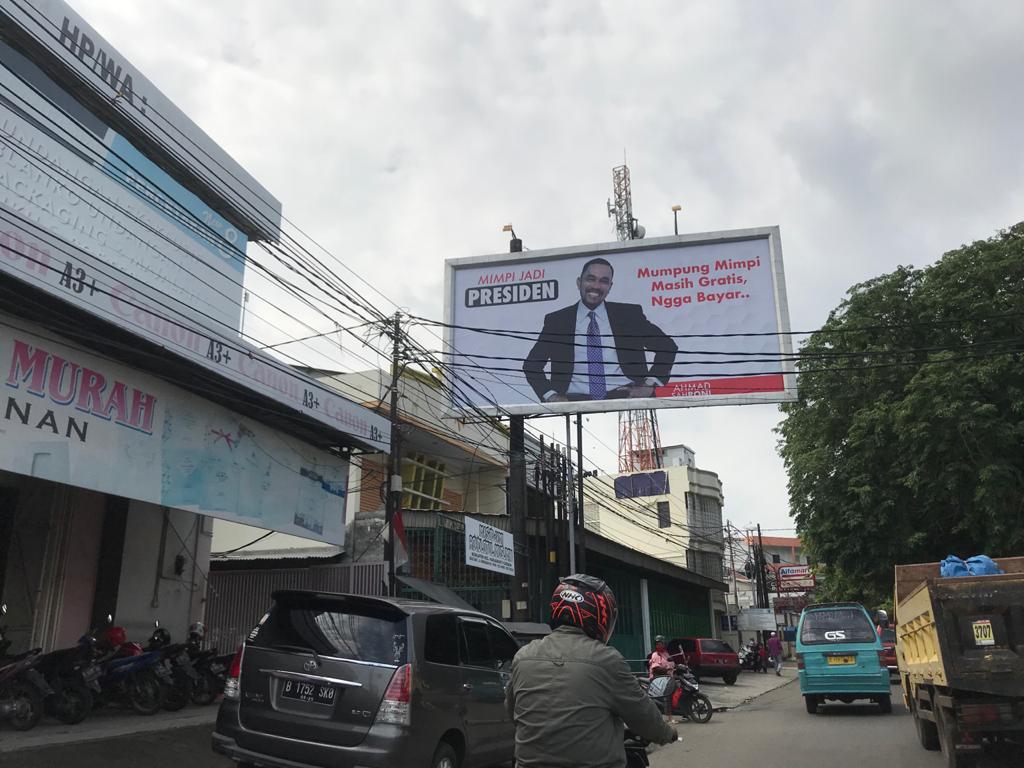 Baliho Mimpi Jadi Presiden, Ahmad Sahroni Tes Ombak Nyalon Walikota Cirebon?