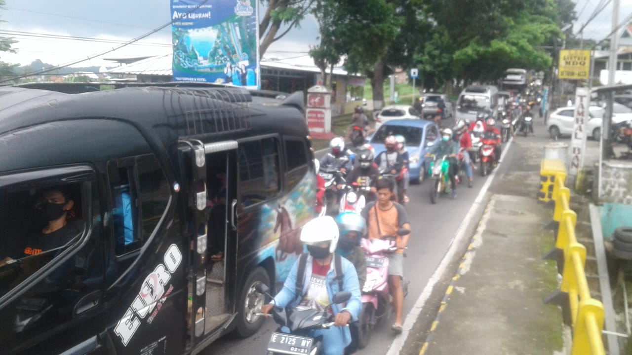 Begini Kondisi Lalu Lintas Jalan Cirebon-Kuningan Sekarang