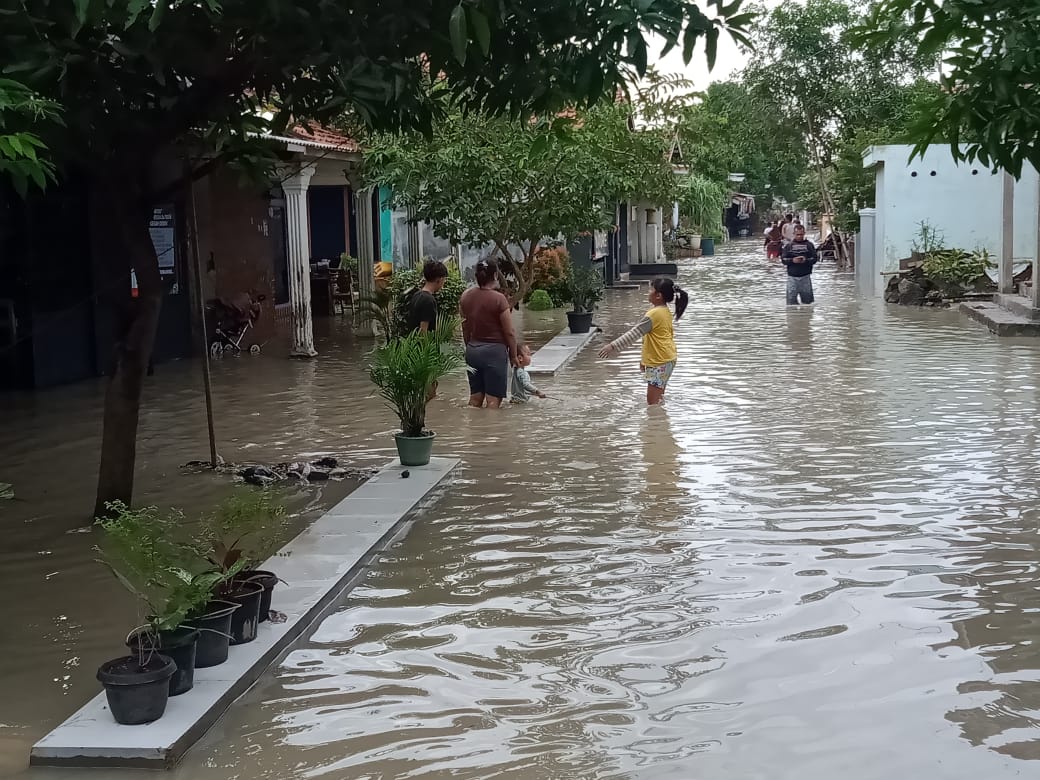 Situasi Terkini Banjir Suranenggala, Warga Belum Terima Bantuan