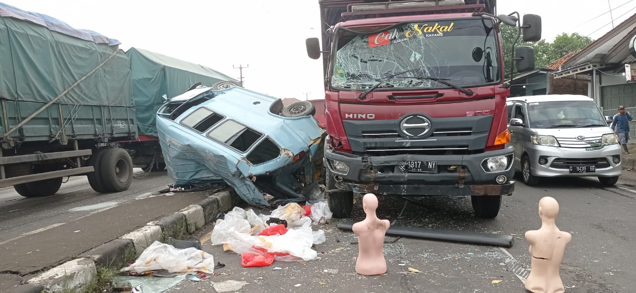 Sehari Enam Kendaraan Alami Kecelakaan di Cirebon