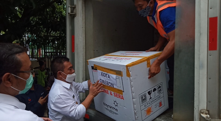 Vaksin Covid-19 Tiba di Kota Cirebon dengan Pengawalan Ketat