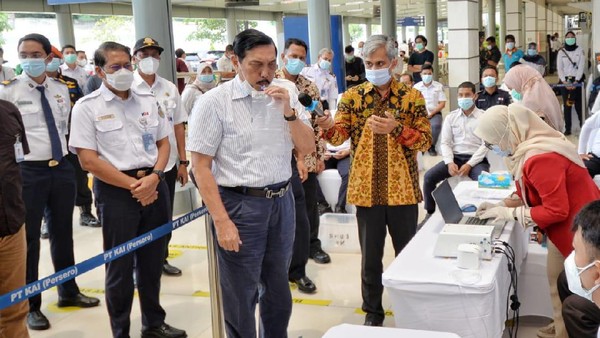 Ada GeNose, Tes Covid-19 di Stasiun Tak Perlu Dicolok-colok, Cukup Ditiup