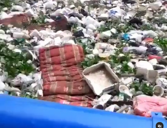 Sungai Penuh Sampah, Pemuda: Wong Wadon Ari Mangan Seblak Buange Aja Padu Bae