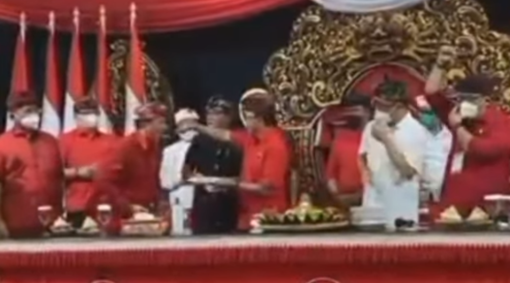 Viral, Acara PDIP di Bali Langgar Prokes, Ada Suap-suapan dan Tiup Lilin