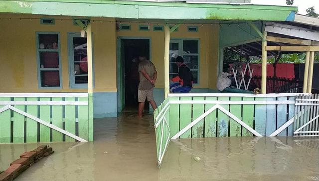 Hujan Seharian, Sungai Cikalong Meluap