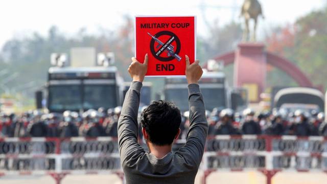 Militer Tangkap 500 Demonstran