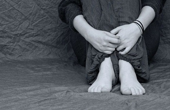 Miris, Kisah Remaja 14 Tahun Ditiduri Kakak Kandung hingga Terjerumus Prostitusi Online