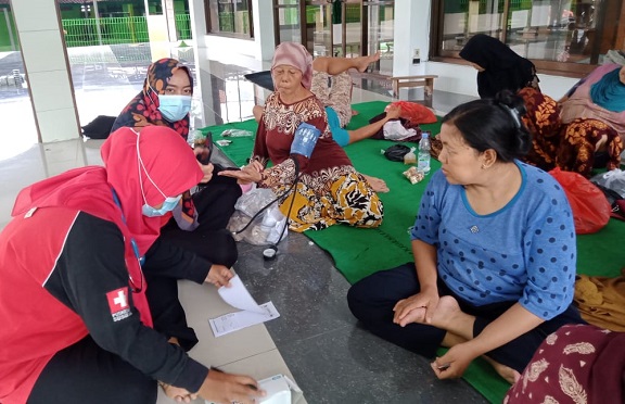 Pengungsi Banjir Susukan Kabupaten Cirebon Sakit, Begini Kondisi Mereka