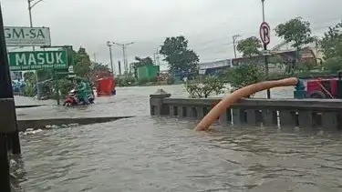 Video saat Semarang Dikepung Banjir