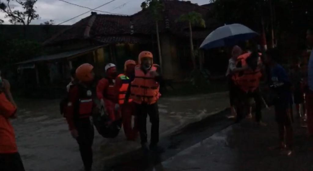 Dua Korban Banjir Indramayu Meninggal