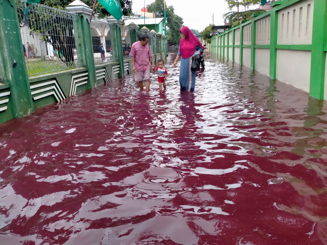 Geger Banjir Merah seperti Darah di Pekalongan