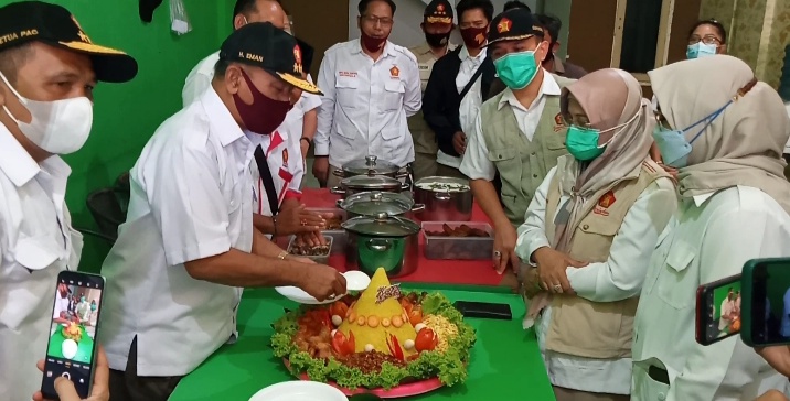 HUT Ke-13, DPC Gerindra Kota Cirebon Peringati dengan Tabur Bunga ke Makam Pahlawan hingga Bagikan Beras Grati