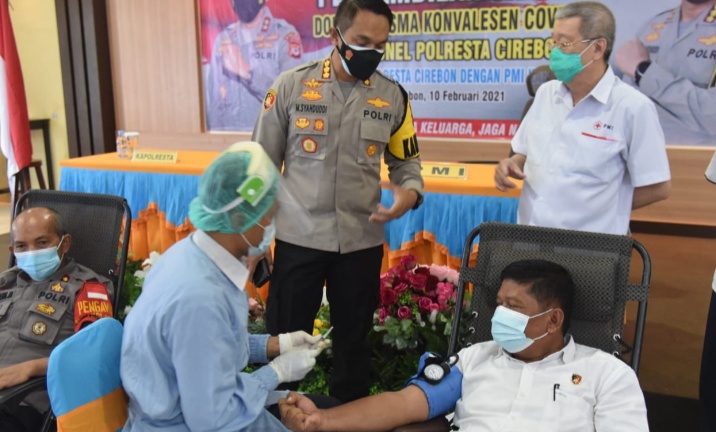 Anggota Polresta Cirebon Penyintas Covid-19 Ikut Donorkan Plasma Konvelesen