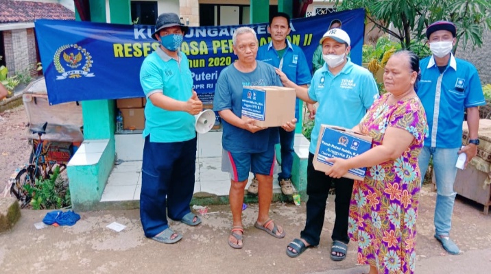 Neng Farah Salurkan 1.500 Peket Sembako bagi Korban Banjir Majalengka