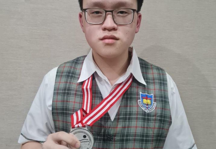 Siswa SMAK Penabur Cirebon Raih Prestasi di Internasional Zhautykov Olympiad