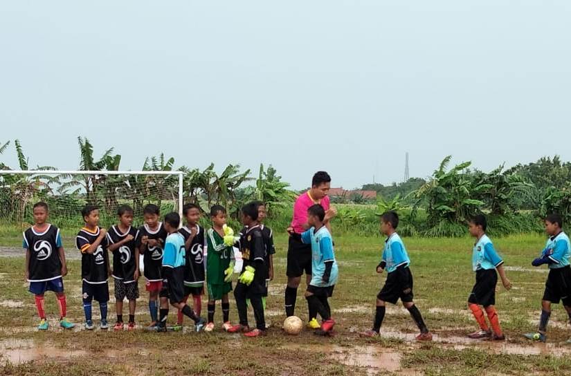 Turnamen Silaturahmi SSB Jembaraya Sukses meski Diguyur Hujan Sepanjang Hari