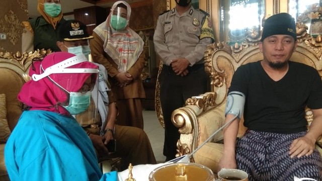 Sempat Tertunda karena Ustad Ujang Bustomi  Tidak Fit, Petugas yang Hadir Disuguhi Humor