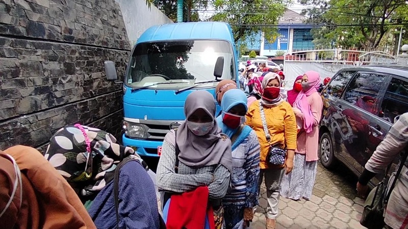 Gara-gara TikTok, Warga Antre di Disdukcapil Kota Cirebon Ingin Ganti Foto E-KTP