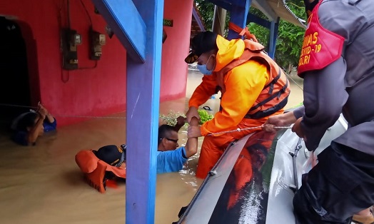 160 Warga Terdampak Banjir Indramayu Berhasil Dievakuasi Pagi Ini