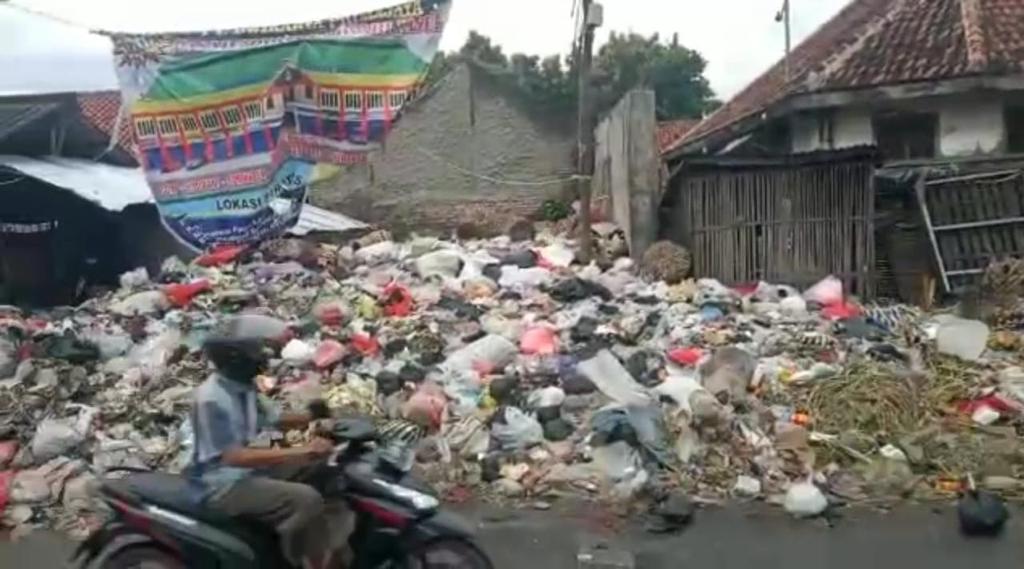 Memalukan! Sampah di Perbatasan Jateng, Coreng Wajah Jabar