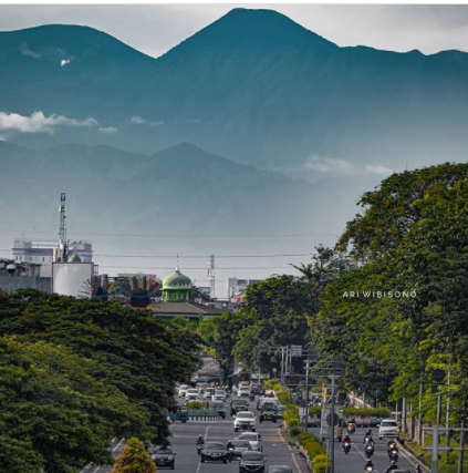 Foto Gunung Gede Pangrango Terlihat Jelas di Jakarta, Roy Suryo Bilang Begini