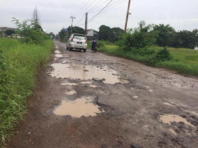 Jalan Perbatasan Rusak Parah